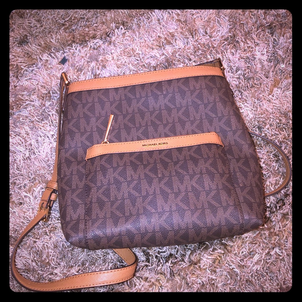 Michael kors crossbody